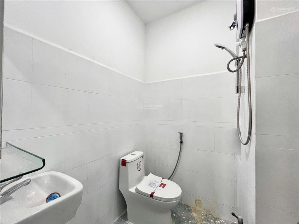 Phòng mới xây có gác ban công  ngay nguyễn tri phương  đh ueh cs b