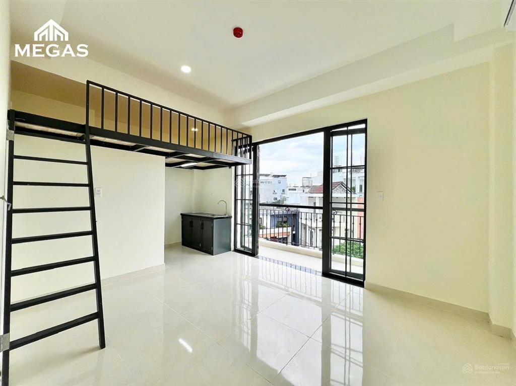 Cho thuê gác bancol 35m2 ở luỹ bán bích tiện di chuyển qua các quận trung tâm