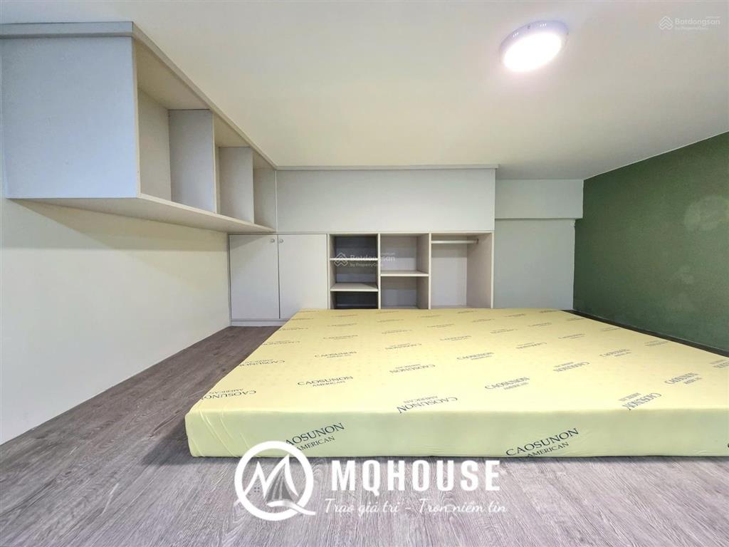 Cho thuê căn hộ ban công duplex  gác cao 2m ngay vòng xoay dân chủ q3