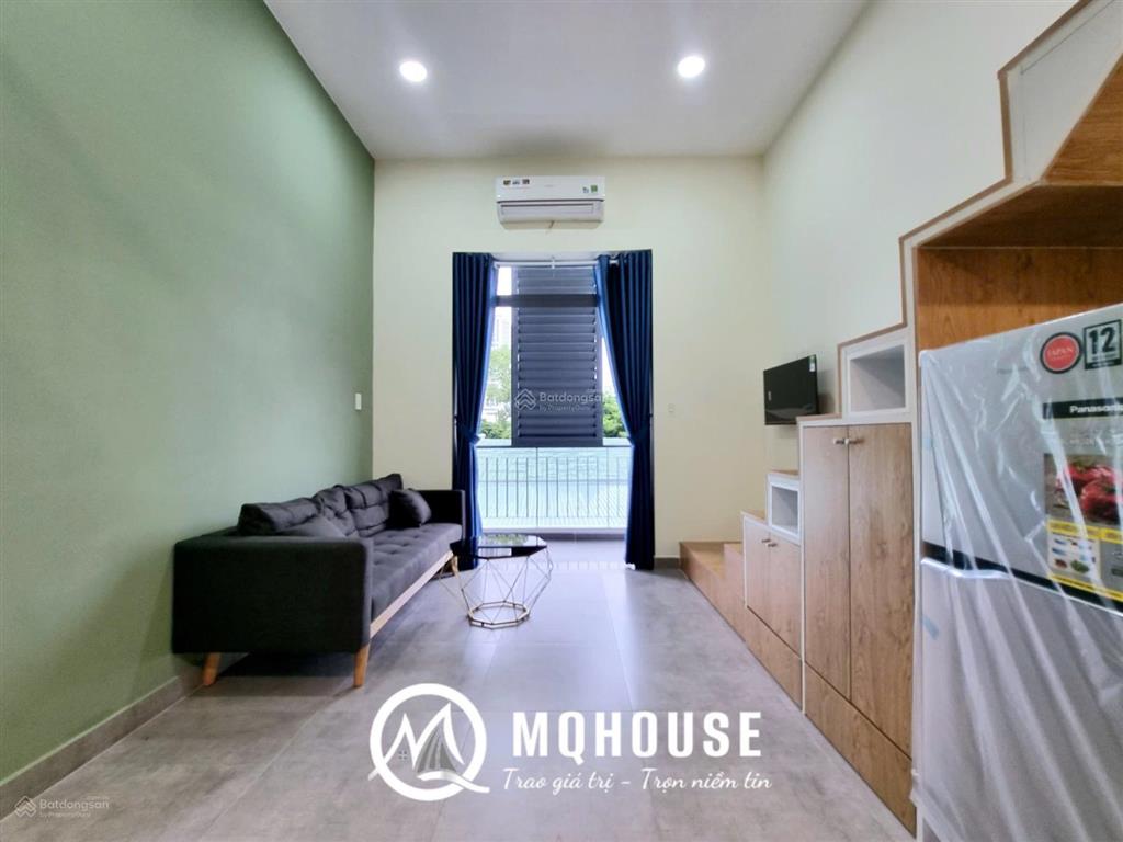 Cho thuê căn hộ ban công duplex  gác cao 2m ngay vòng xoay dân chủ q3