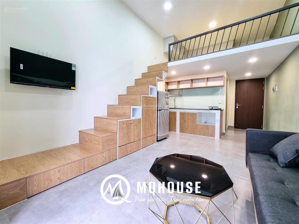 Cho thuê căn hộ ban công duplex  gác cao 2m ngay vòng xoay dân chủ q3