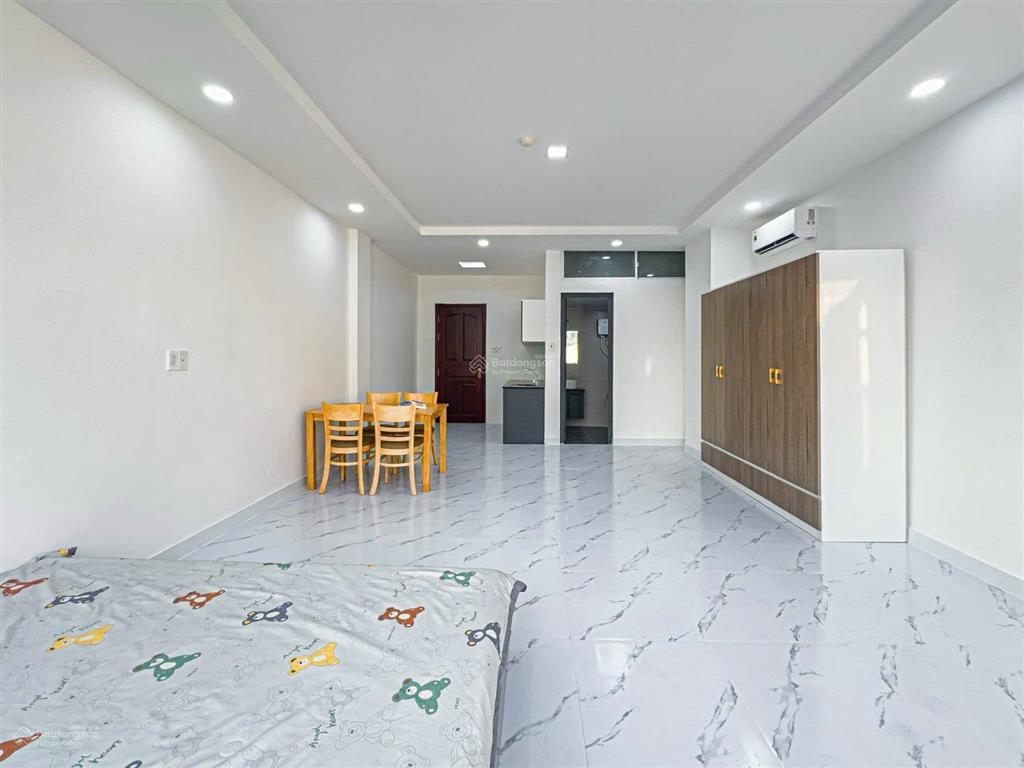 Cho thuê chdv 40m2 ngay vòng xoay dân chủ  cmt8 q3 q10