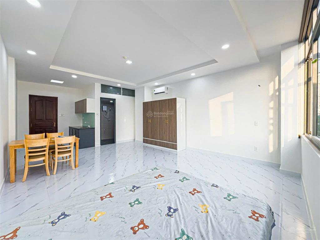 Cho thuê chdv 40m2 ngay vòng xoay dân chủ  cmt8 q3 q10