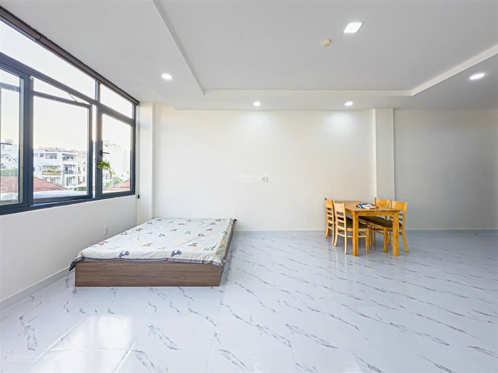 Cho thuê chdv 40m2 ngay vòng xoay dân chủ  cmt8 q3 q10