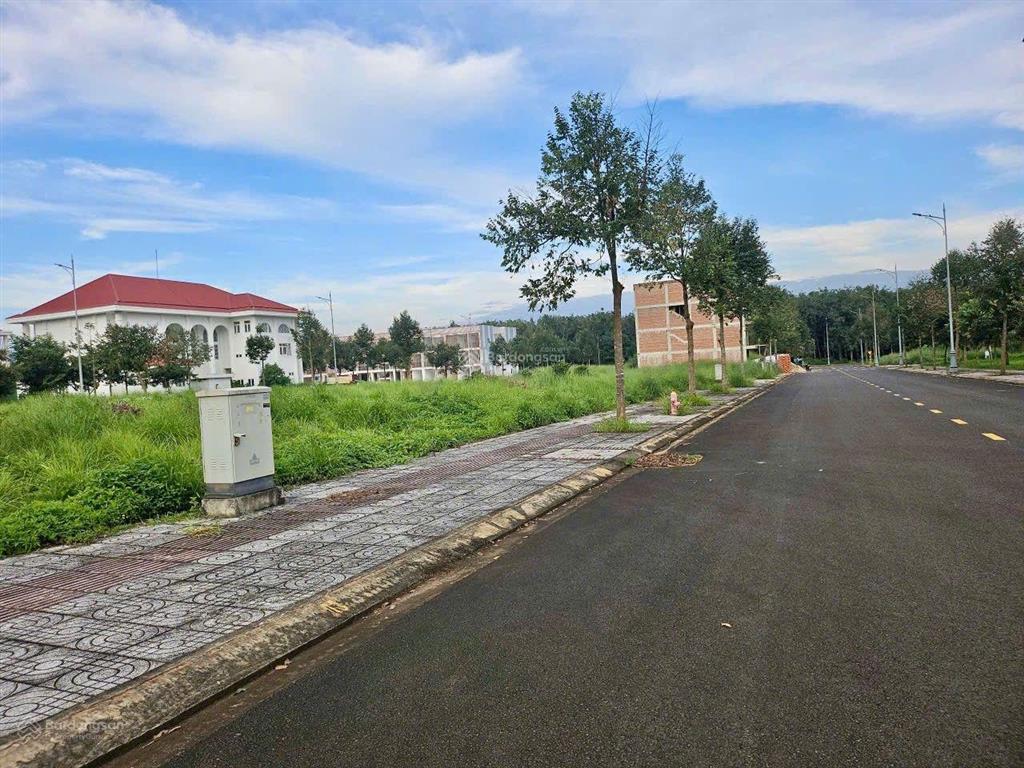 Đất nền kđt ân phú bmt đối diện hoa viên, 100m2 full thổ cư, giá 4 tỷ 050 triệu