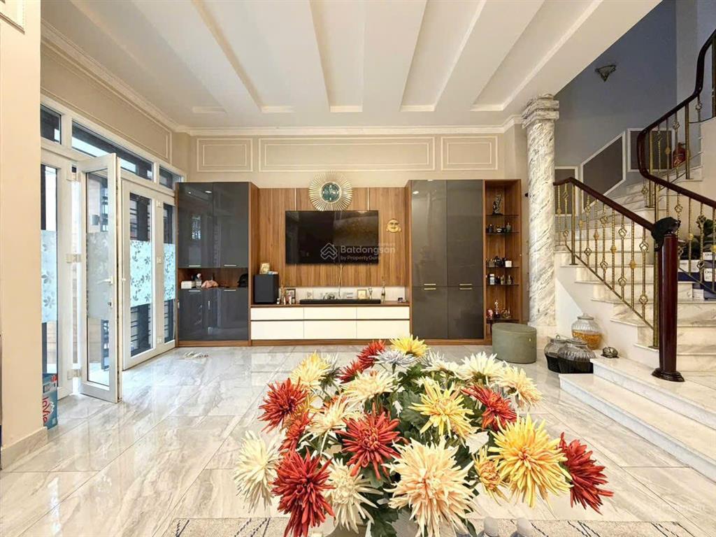 Cung đường kinh doanh đẹp nhất nguyễn văn hưởng. 6 x 20m. cn 115m2. 4 lầu st. hđt 185tr. giá 43 tỷ