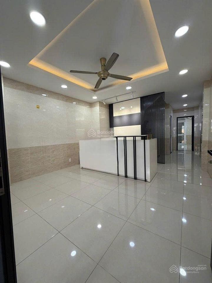 Nguồn kín bán gấp. chỉ 28.4 tỷ góc 2mt ngay nguyễn gia trí. 8,3x23m. cn 192.11m2. hđ 70tr. xây cao