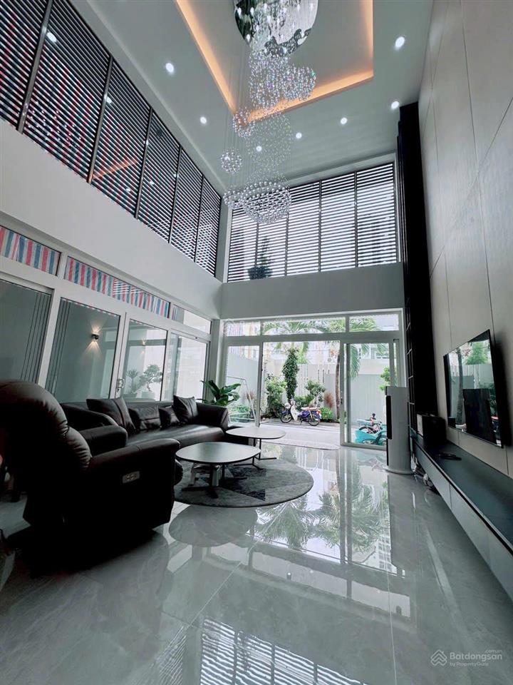 Chỉ một 02. nhà mt 10,5m thạch thị thanh. dài 22m cn 220m2. nhà mới siêu đẹp. hđt 180tr. chỉ 47ty