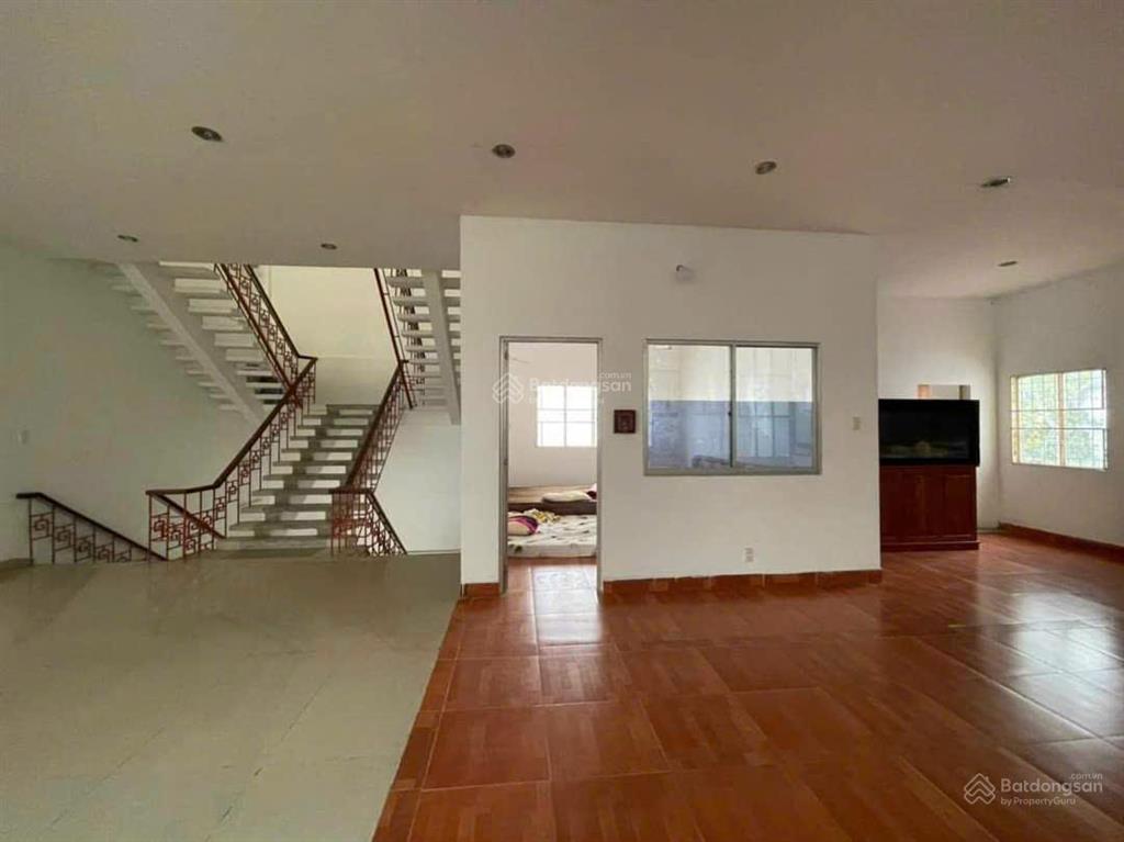 Chỉ một 02. nhà mt 10,5m thạch thị thanh. dài 22m cn 220m2. nhà mới siêu đẹp. hđt 180tr. chỉ 47ty