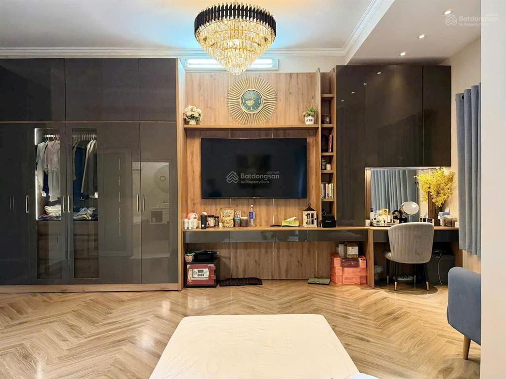 Siêu hiếm 2mt. chỉ 4x tỷ ngang hơn 10m quốc lộ 13. 11x32m. cn 320m2. ctxd 10 tầng. hđt 145tr.