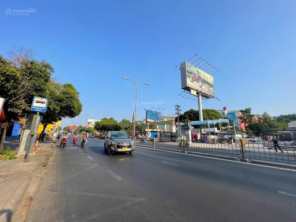 Siêu hiếm. chỉ 23,5 tỷ. sở hữu nhà mt lớn hoàng văn thụ. 5.4x27m. cn 140m2. 4 tầng. hđt 65tr.