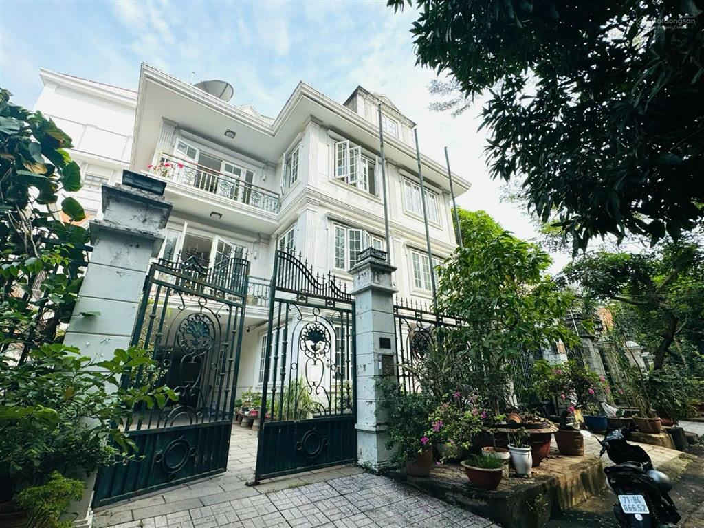 Biệt thự vip d2, dt 7x25.98m, 175.11m2, 3 tầng, hđt 75tr/th, ngộp bank 10 tỷ