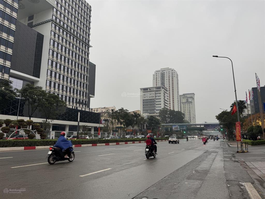 54 nguyễn chí thanh. nhà mới 40/45m2. 5t. mt 4m. 18,5tỉ. gara. ngõ thông. sát phố