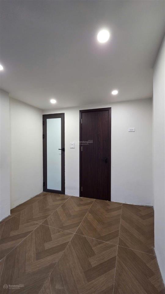 Nhỉnh 6 tỉ nhà phố nguyễn chí thanh, giảng võ, 6 tầng mới xây full nt ở ngay sổ cc không qh