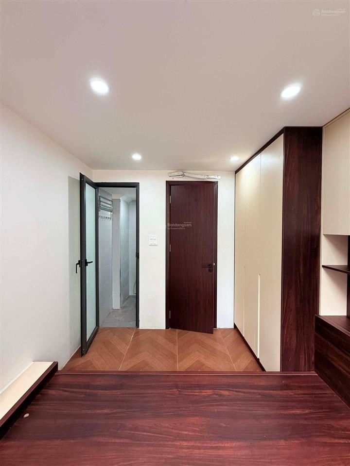Nhỉnh 6 tỉ nhà phố nguyễn chí thanh, giảng võ, 6 tầng mới xây full nt ở ngay sổ cc không qh