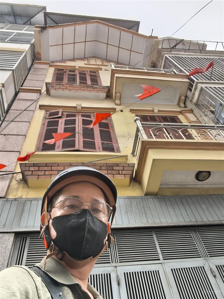 Phố chùa láng, đống đa, nhà riêng 4 tầng x 50m. mt 4,3 ô tô vào nhà. giá 15 tỉ.