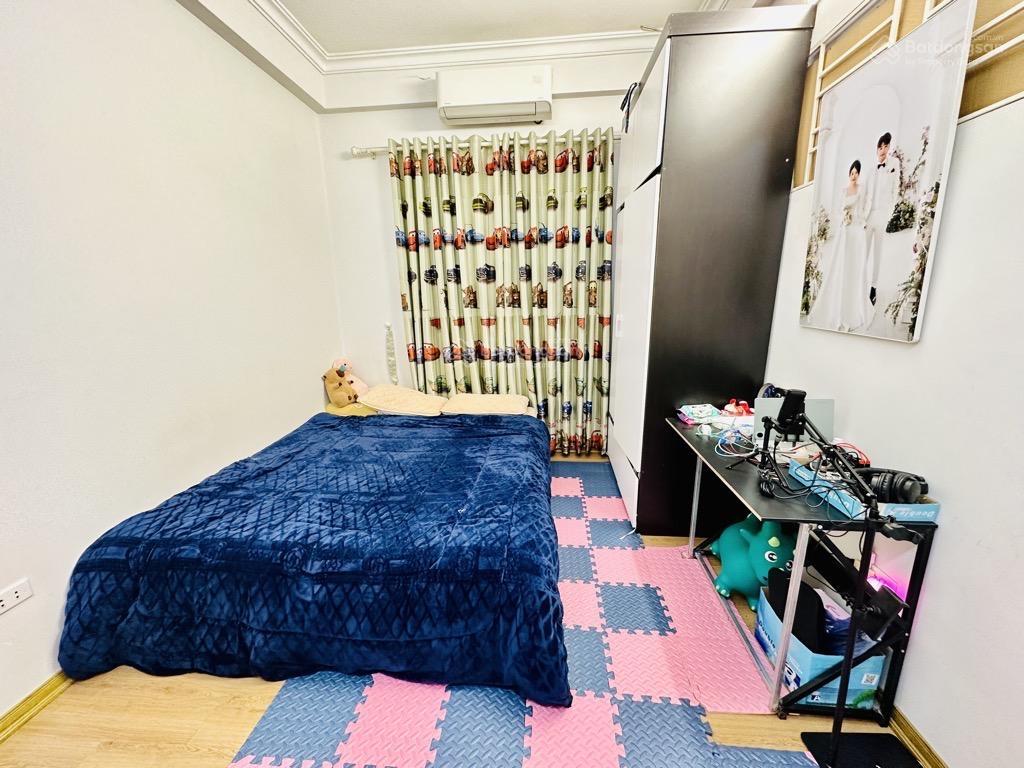 Cầu giấy 52m2  nhà mới ở luôn  dân xây  30m ô tô  lô góc 3 thoáng  dân trí cao  chỉ hơn 9 tỷ