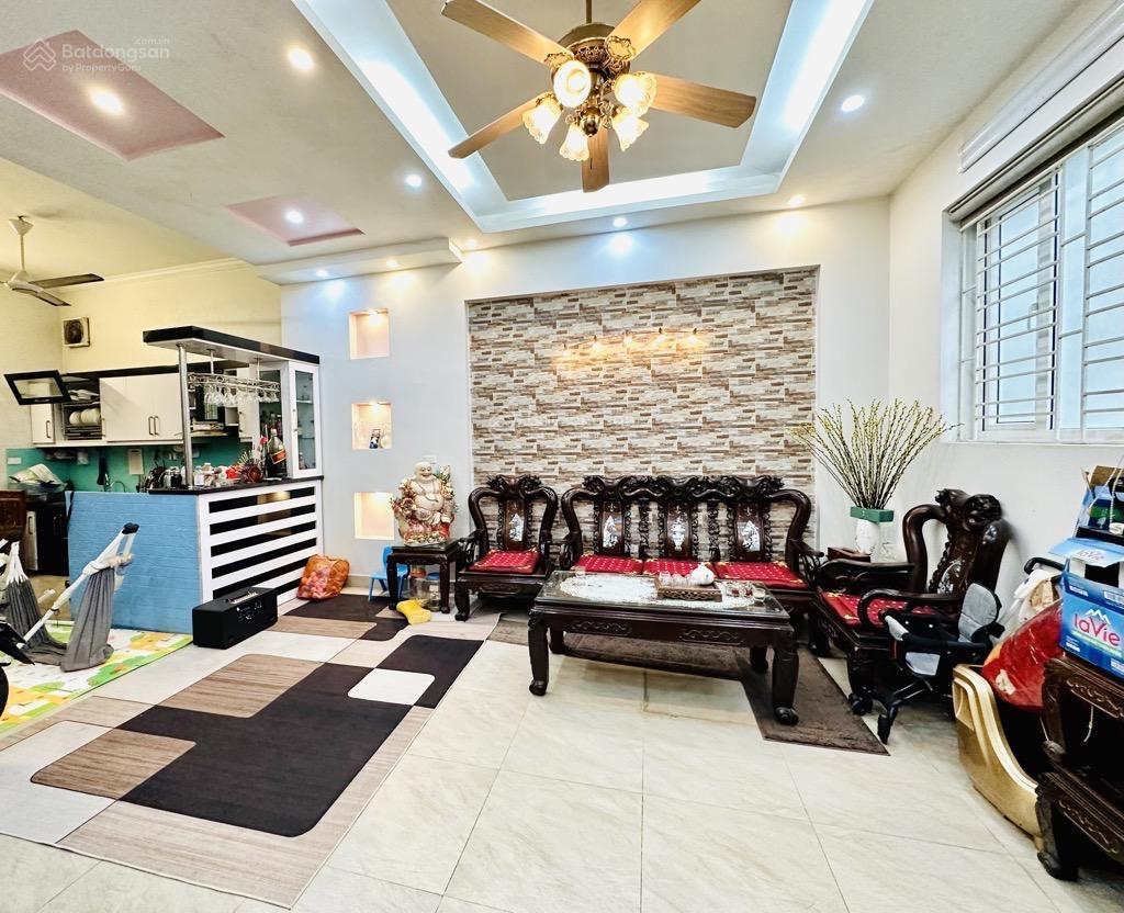 Cầu giấy 52m2  nhà mới ở luôn  dân xây  30m ô tô  lô góc 3 thoáng  dân trí cao  chỉ hơn 9 tỷ