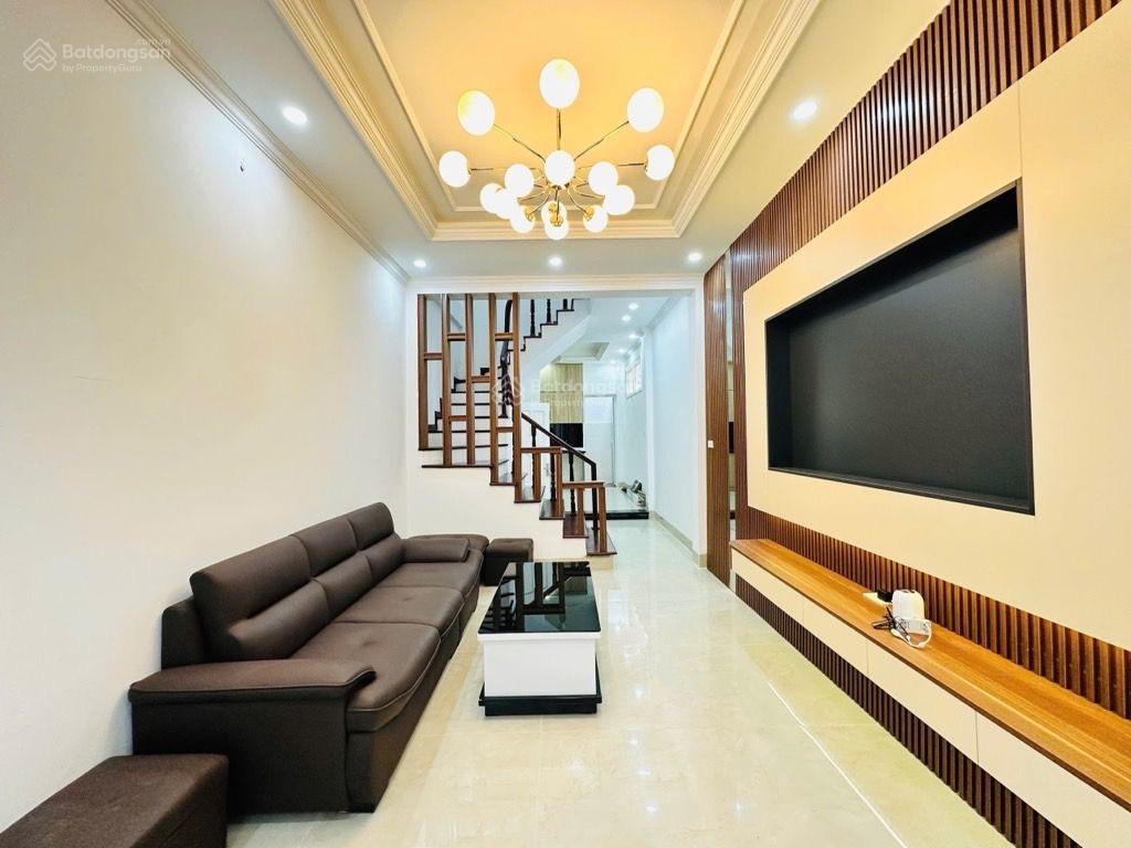 Nhà đẹp quan hoa oto 5 tạ đỗ cửa lô góc diện tích rộng mặt ngõ thông chỉ nhỉnh 14 tỷ.