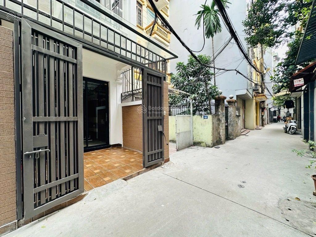 Nhà đẹp quan hoa oto 5 tạ đỗ cửa lô góc diện tích rộng mặt ngõ thông chỉ nhỉnh 14 tỷ.