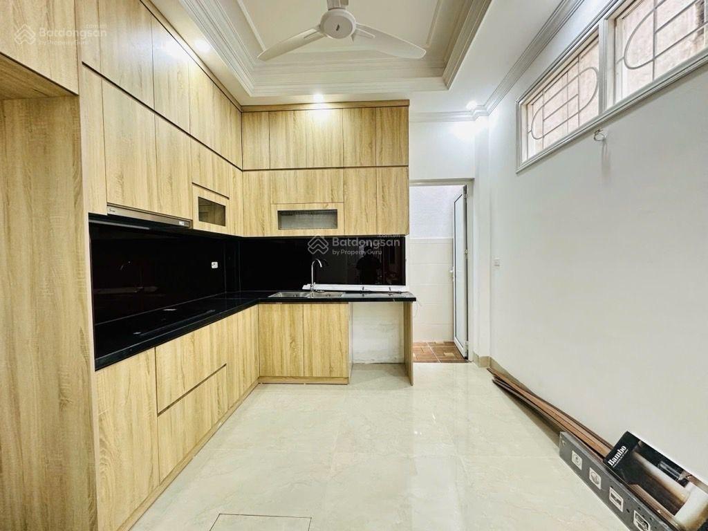 Nhà đẹp quan hoa oto 5 tạ đỗ cửa lô góc diện tích rộng mặt ngõ thông chỉ nhỉnh 14 tỷ.