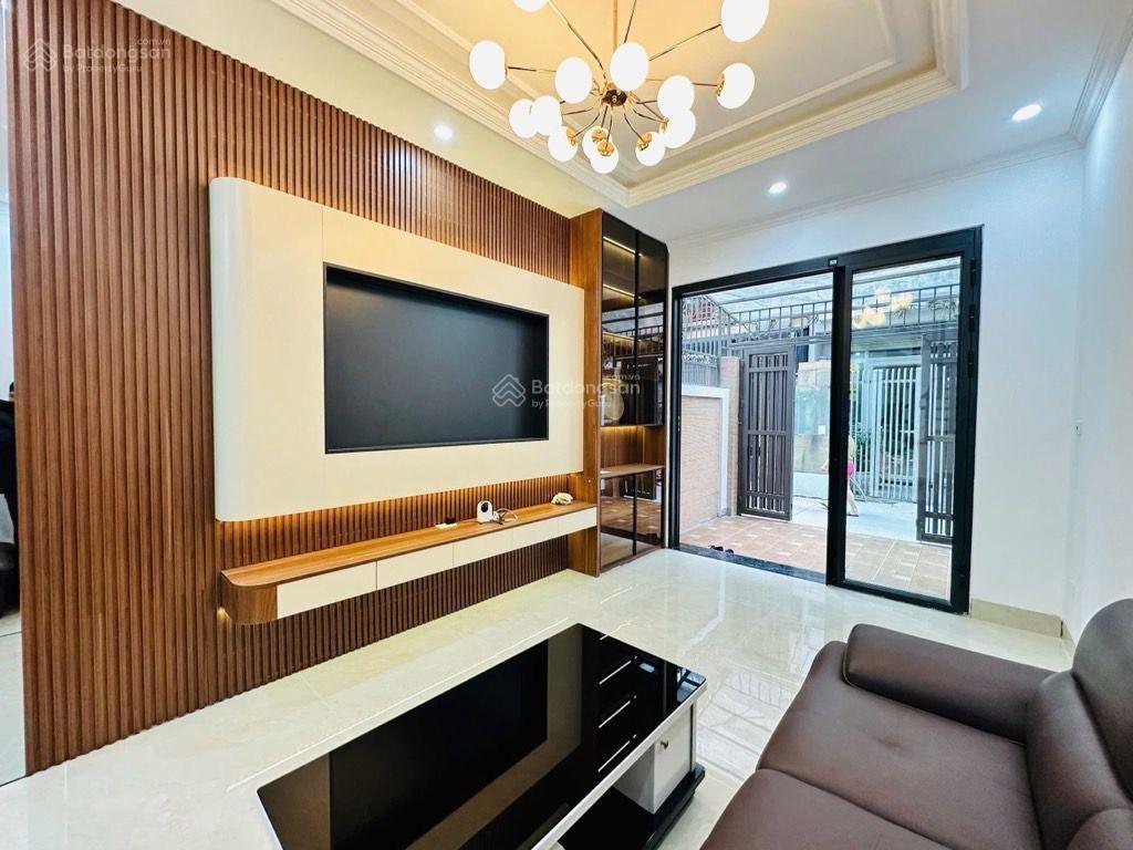 Nhà đẹp quan hoa oto 5 tạ đỗ cửa lô góc diện tích rộng mặt ngõ thông chỉ nhỉnh 14 tỷ.