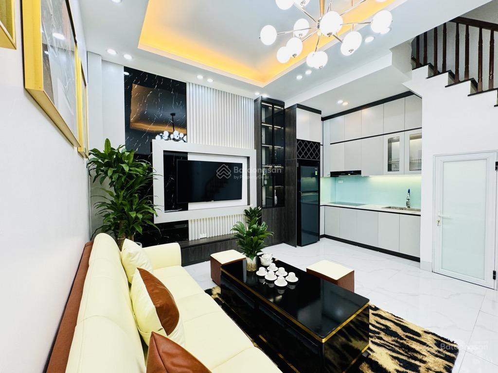 Bán nhà cầu giấy 62m2 5 tầng  lô góc  ngõ thông kinh doanh  ô tô 5 tạ đỗ cửa  chỉ 15.5tỷ