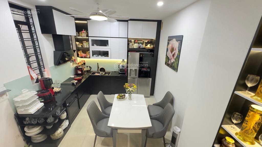 Nhà đẹp cầu giấy 48m2, 5 tầng, ngõ nông rộng, 40m ôtô, nhà đẹp ở luôn, full nội thất, chỉ hơn 9 tỷ