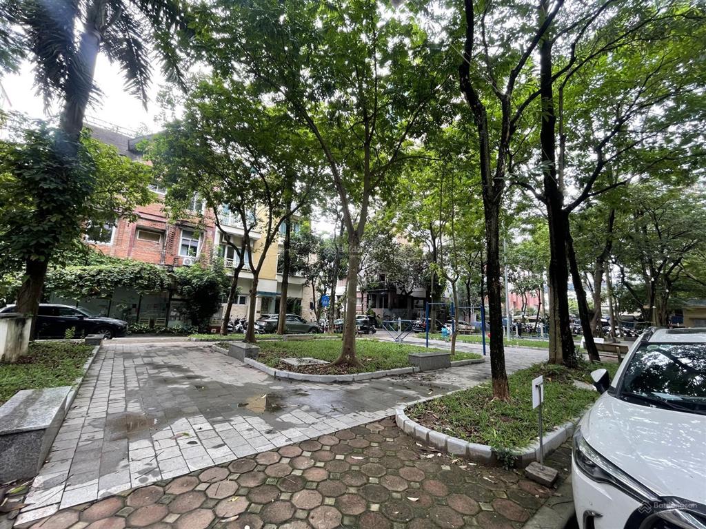 Biệt thự trung tâm mỹ đình, ô tô đỗ ngày đêm, view đẹp, không khí trong lành thoáng mát, giá hời