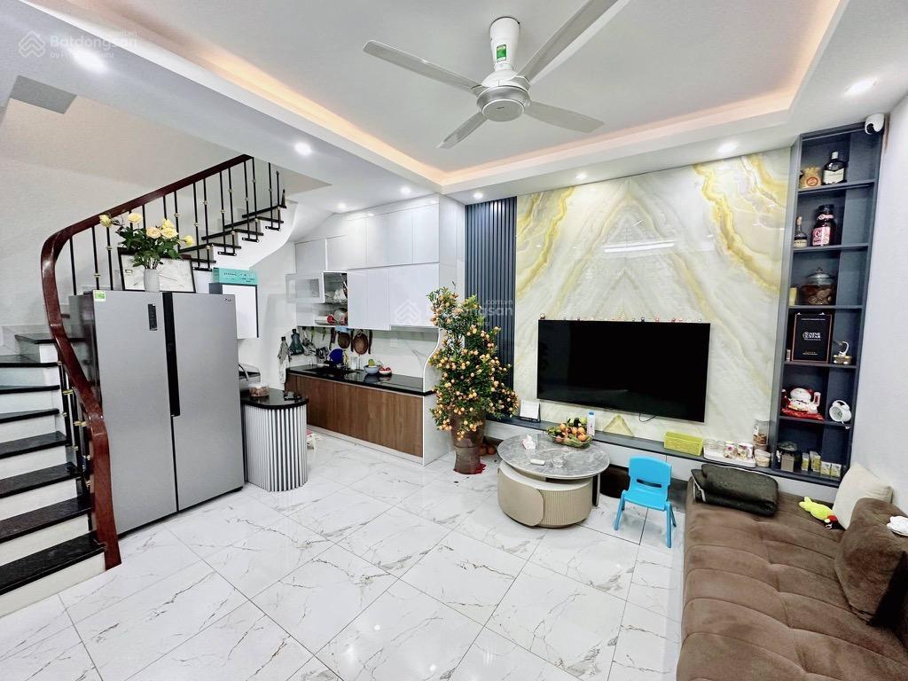 Cầu giấy 51m2, nhà đẹp lô góc, ngõ thông 3 gác đỗ cửa, full nội thất thoáng trước sau, chỉ hơn 9 tỷ