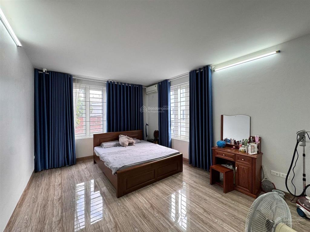 Nhà đẹp cầu giấy 52m2, 5 tầng, lô góc thoáng sáng, ở ngay, ôtô gần, full nội thất, chỉ hơn 8 tỷ