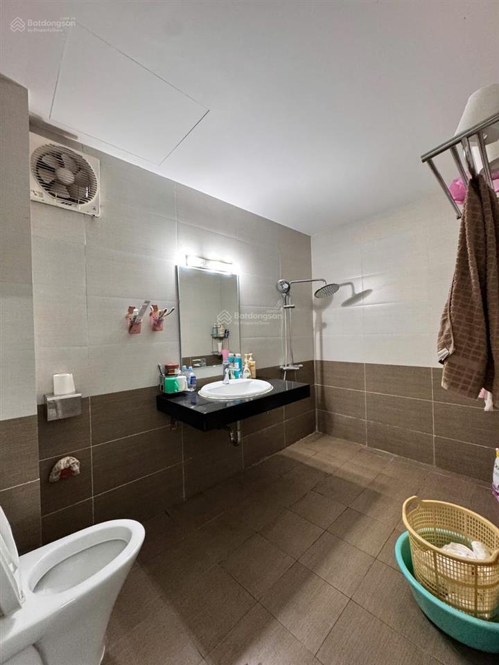 Nhà đẹp cầu giấy 52m2, 5 tầng, lô góc thoáng sáng, ở ngay, ôtô gần, full nội thất, chỉ hơn 8 tỷ