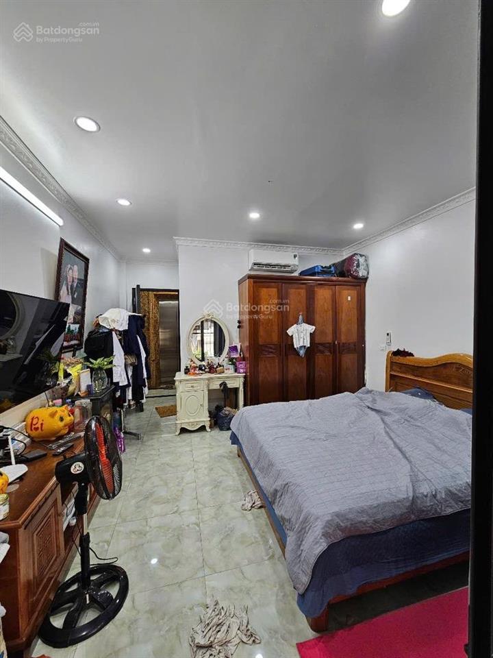 Nhà đẹp cầu giấy 52m2, 5 tầng, lô góc thoáng sáng, ở ngay, ôtô gần, full nội thất, chỉ hơn 8 tỷ