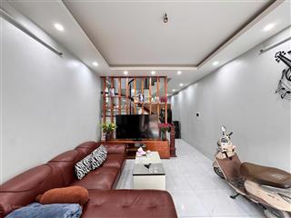 Nhà đẹp cầu giấy 52m2, 5 tầng, lô góc thoáng sáng, ở ngay, ôtô gần, full nội thất, chỉ hơn 8 tỷ
