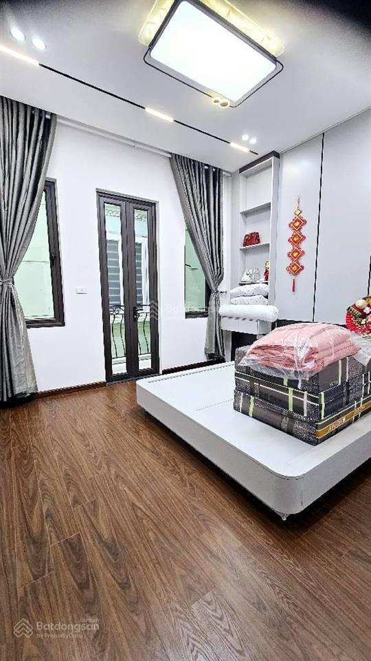 Nhà đẹp xuân thủy ở ngay  trung tâm cầu giấy  30m ô tô tránh  thoáng trước sau  chỉ hơn 10 tỷ