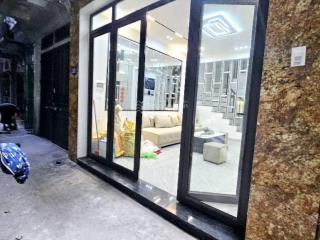 Nhà đẹp xuân thủy ở ngay  trung tâm cầu giấy  30m ô tô tránh  thoáng trước sau  chỉ hơn 10 tỷ
