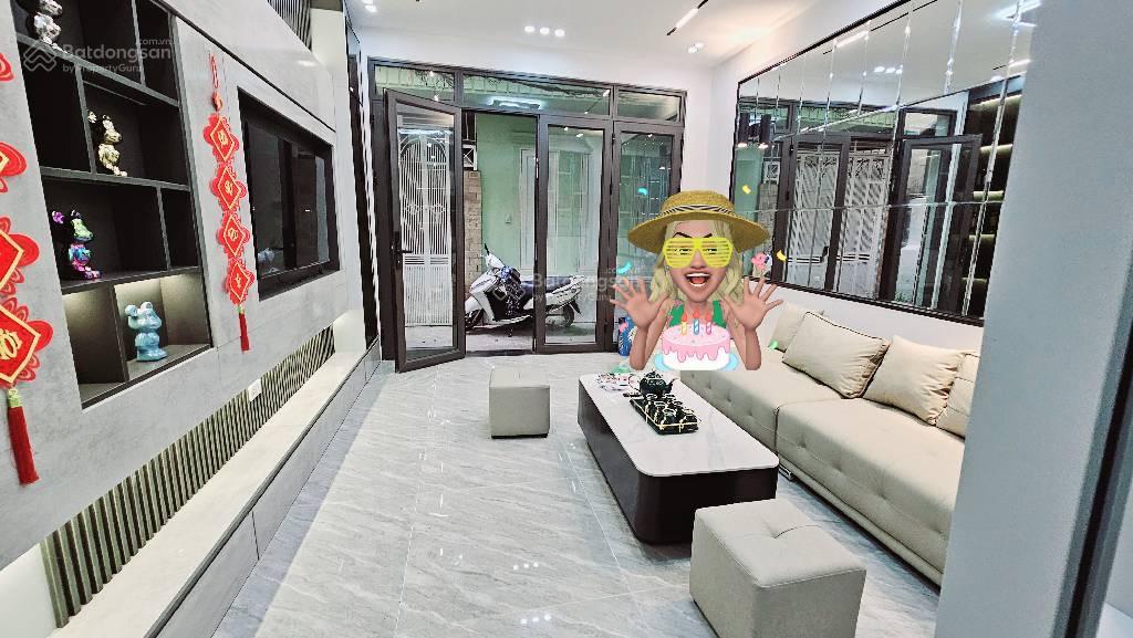 Nhà đẹp xuân thủy ở ngay  trung tâm cầu giấy  30m ô tô tránh  thoáng trước sau  chỉ hơn 10 tỷ