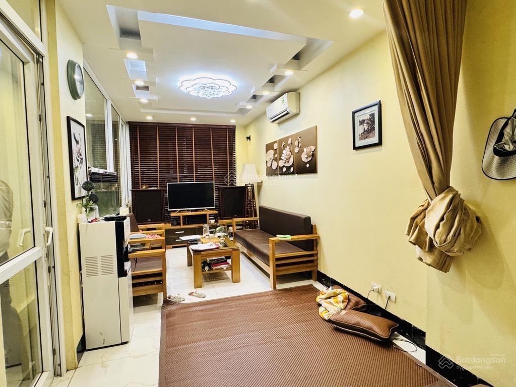 Trung tâm cầu giấy 55m2, 5t  ô tô đỗ cửa  nhà mới  nội thất nhập khẩu  ở ngay  chỉ hơn 10 tỷ