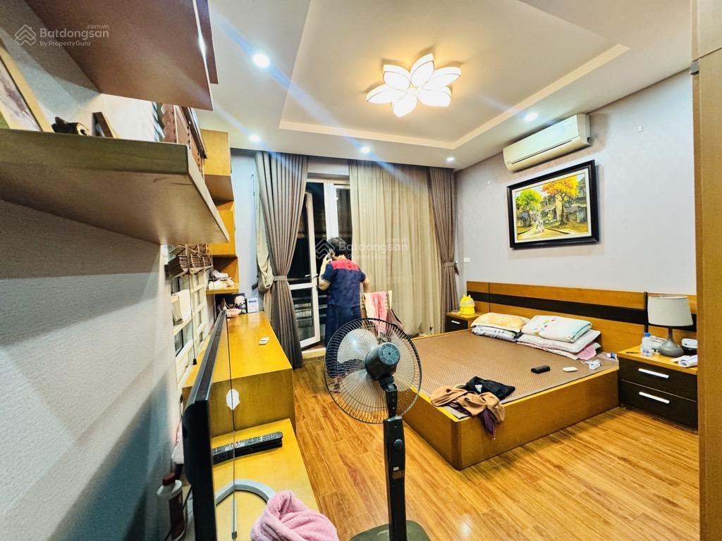 Trung tâm cầu giấy 55m2, 5t  ô tô đỗ cửa  nhà mới  nội thất nhập khẩu  ở ngay  chỉ hơn 10 tỷ