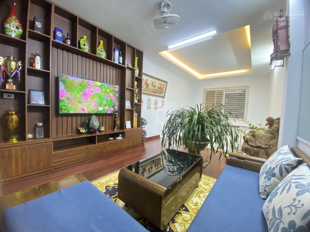 Nhà đẹp cầu giấy chỉ 30m ra ô tô tránh  full nội thất cao cấp  tiện ích bạt ngàn chỉ nhỉnh 9 tỷ