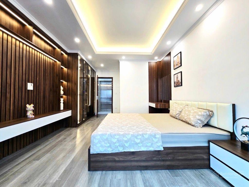 Cầu giấy 5t ở ngay  nhà mới  gần mặt phố  full nội thất  lô góc  an ninh tốt  ở sướng  10tỷ2