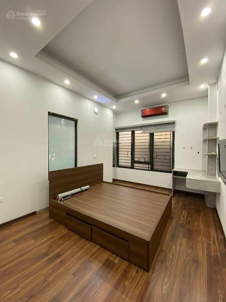 Cầu giấy 5t ở ngay  nhà mới  gần mặt phố  full nội thất  lô góc  an ninh tốt  ở sướng  10tỷ2