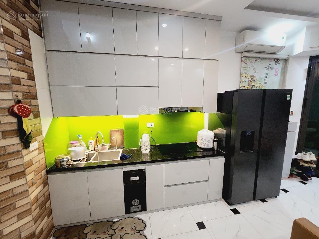 Nhà đẹp cầu giấy 52m2, 5 tầng  tặng full nội thất  cách phố 20m lô góc ngõ thẳng tắp  hơn 8 tỷ