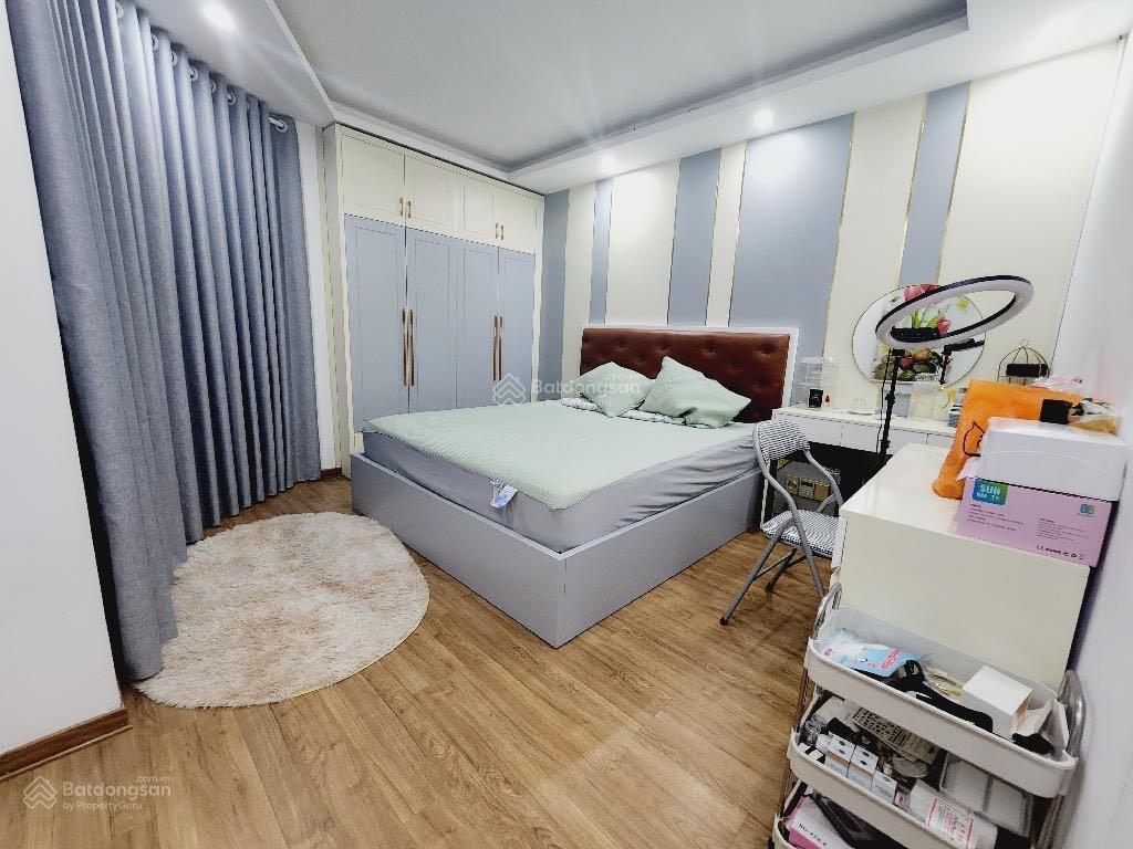 Nhà đẹp cầu giấy 52m2, 5 tầng  tặng full nội thất  cách phố 20m lô góc ngõ thẳng tắp  hơn 8 tỷ