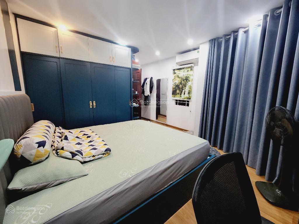 Nhà đẹp cầu giấy 52m2, 5 tầng  tặng full nội thất  cách phố 20m lô góc ngõ thẳng tắp  hơn 8 tỷ