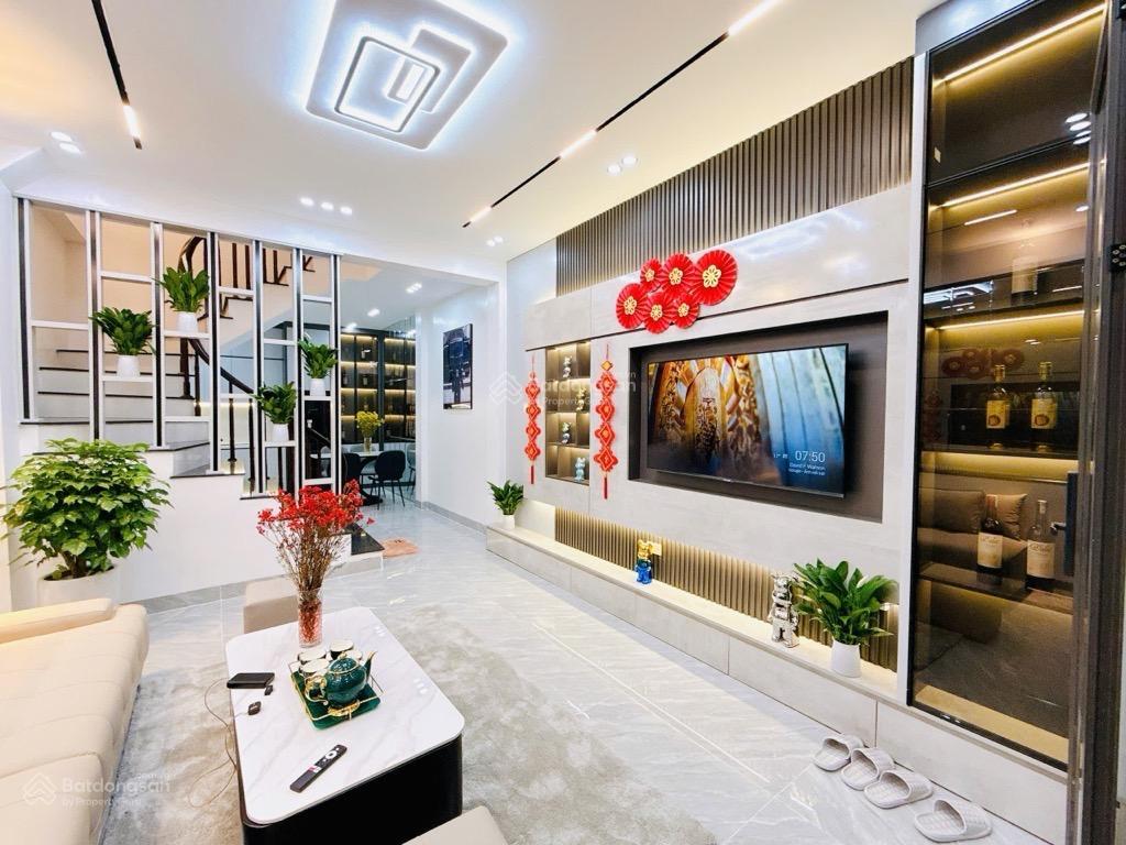 Nhà đẹp cầu giấy 45m2, 20m ô tô, full nội thất, đón tết sang xịn, xách vali về ở ngay, nhỉnh 9 tỷ