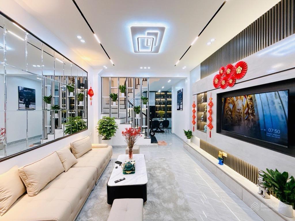 Nhà đẹp cầu giấy 45m2, 20m ô tô, full nội thất, đón tết sang xịn, xách vali về ở ngay, nhỉnh 9 tỷ