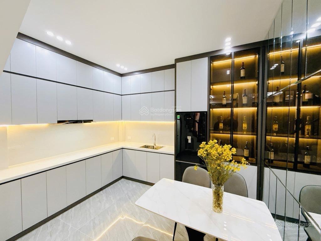 Nhà đẹp cầu giấy 45m2, 20m ô tô, full nội thất, đón tết sang xịn, xách vali về ở ngay, nhỉnh 9 tỷ