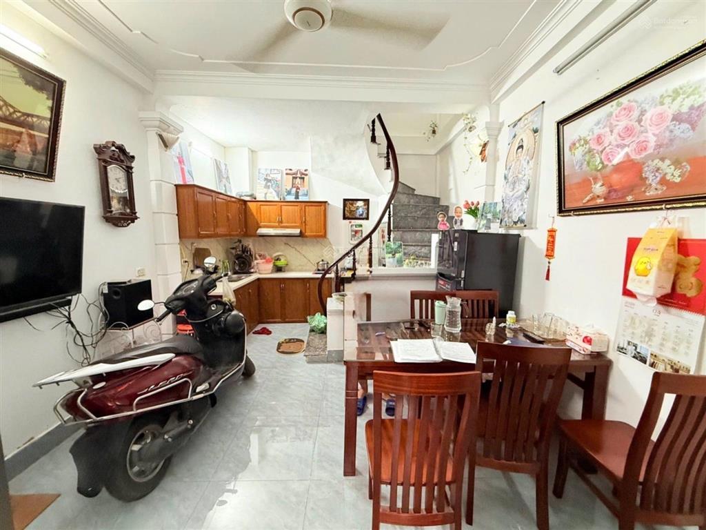 Trương định  nhà dân xây sát phố | 60m ra phố | 21m²  5 tầng nhỉnh 3
