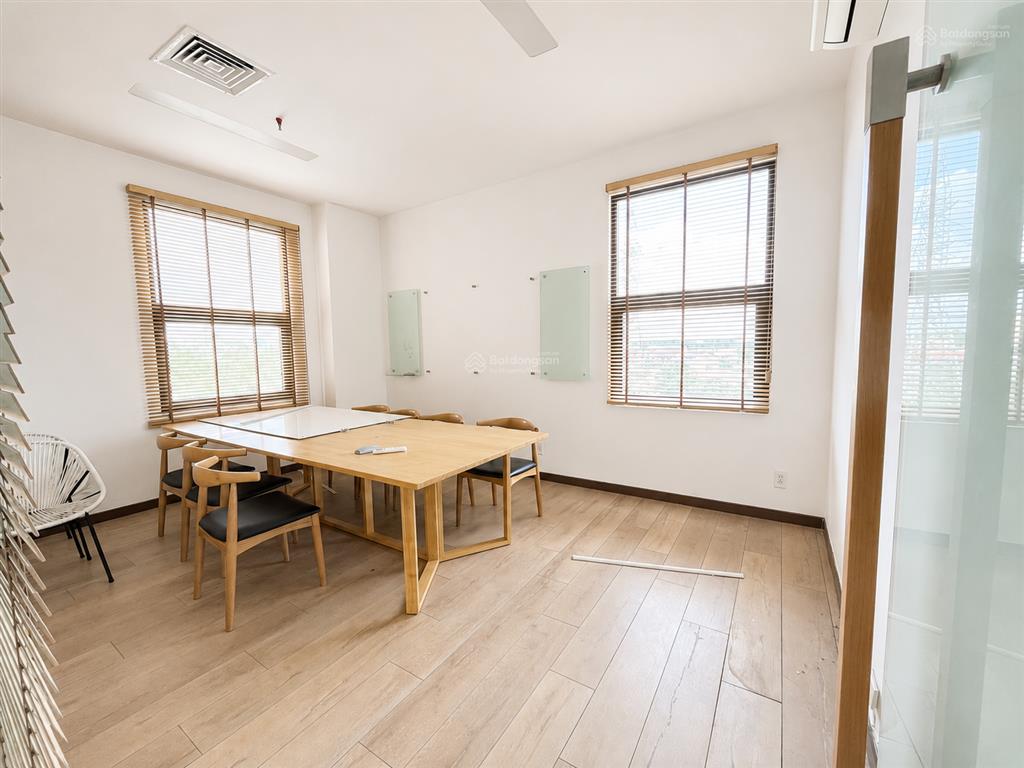 Mặt bằng văn phòng 90m²  free phí quản lý lên đến 9 tháng  kcn vsip 1